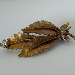 Gold-Tone Vintage Wheat Leaf Brooch with Clear Rhinestone